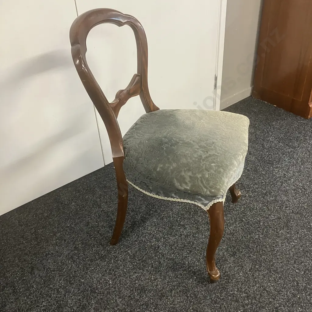 Victorian Balloon Back Bedroom Chair Image 1++