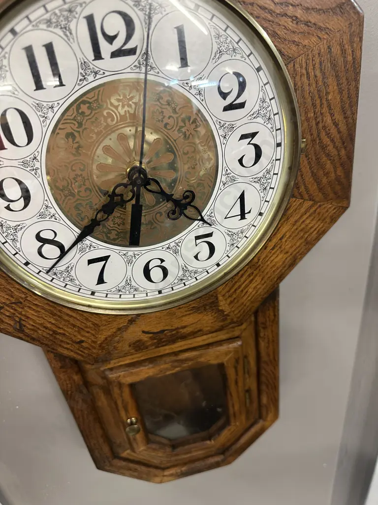 Vintage Wall Hung Oak Clock. H47,W28cm. Image 1++