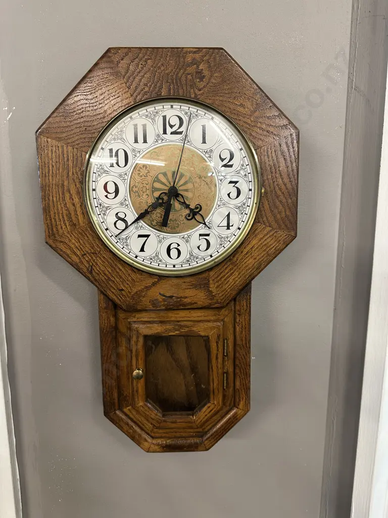 Vintage Wall Hung Oak Clock. H47,W28cm. Image 1++