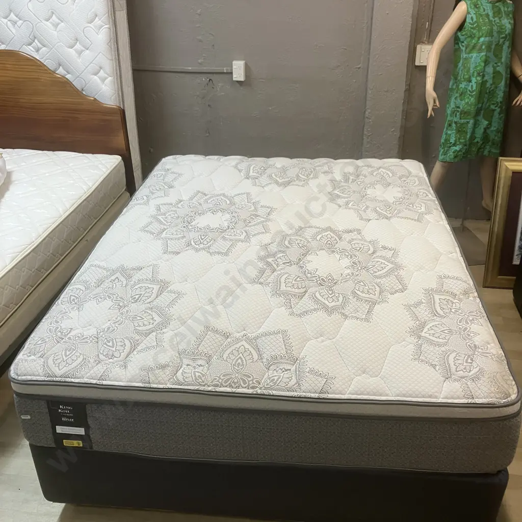 King Koil Chiro Confidence Comfort Queensize Mattress & Base Image 1++