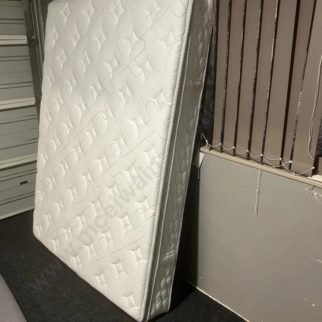 Dreamland Luxury Double Size Bed Mattress - 136 x 190cm Image 1++