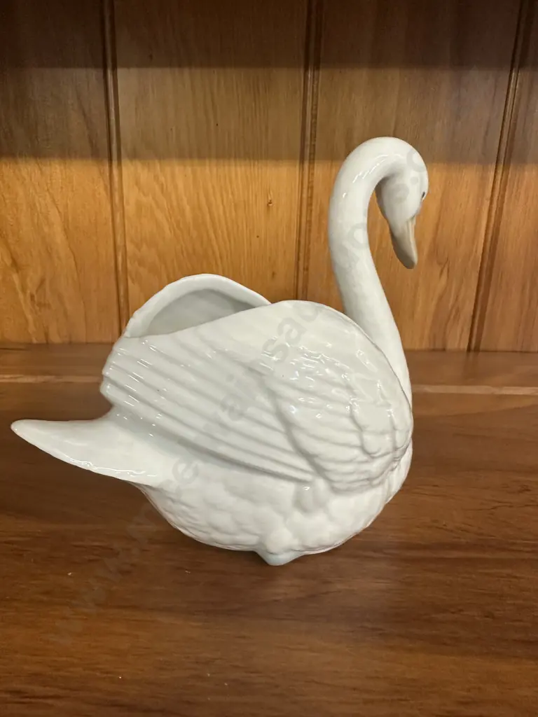 Nao By Lladro Swan Figurine #D2514 H14,W16cm. Image 1++
