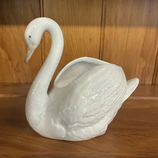 Nao By Lladro Swan Figurine #D2514 H14,W16cm.
