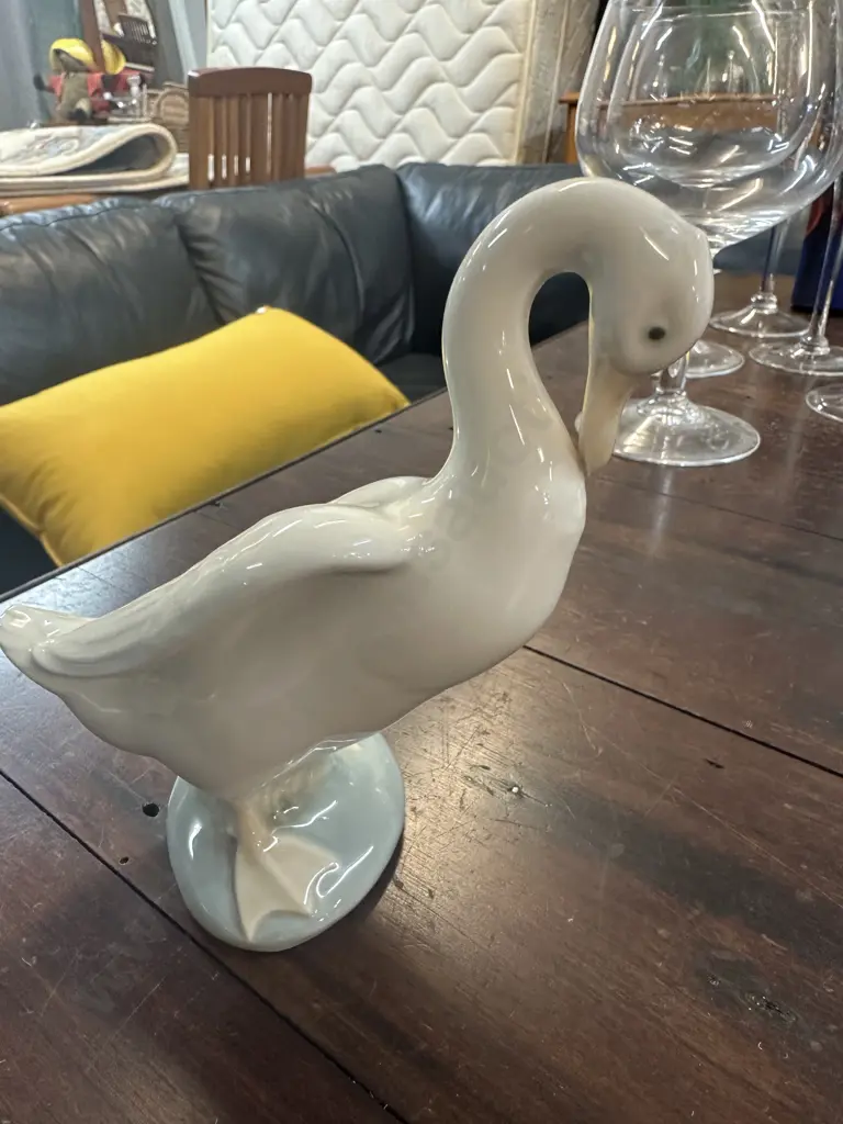 Nao By Lladro Goose Figurine H15cm. Image 1++