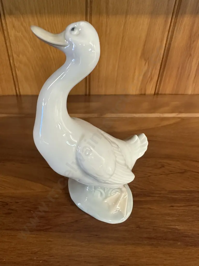Nao By Lladro Standing Goose Figurine H15cm. Image 1++