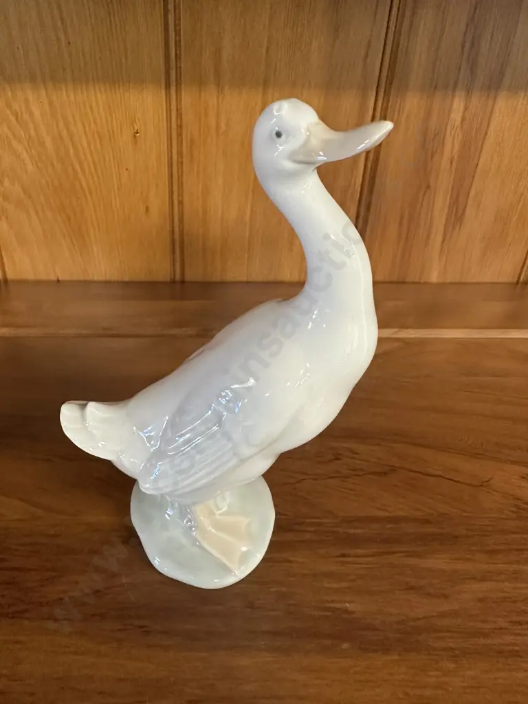 Nao By Lladro Standing Goose Figurine H15cm. Image 1++
