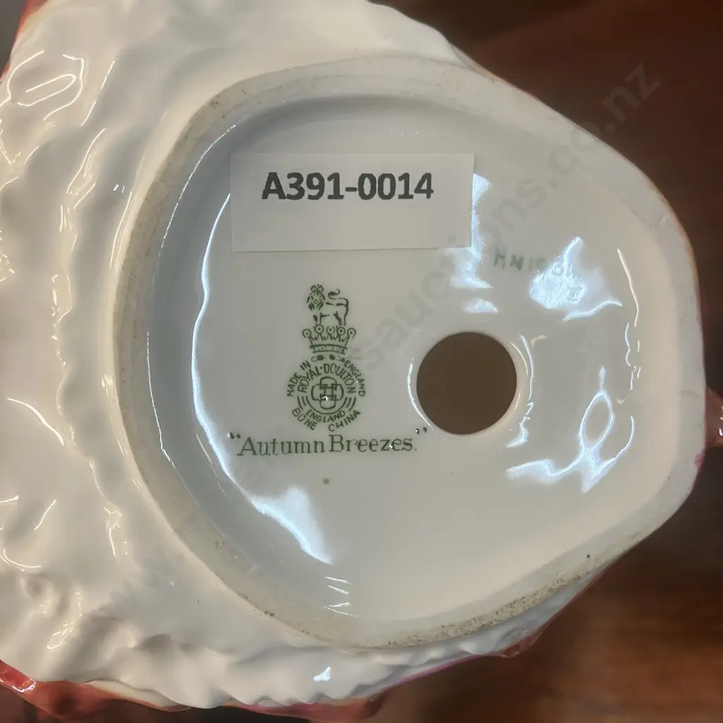 English Bone China Royal Doulton 'Autumn Breezes' Figurine HN1934 Image 1++
