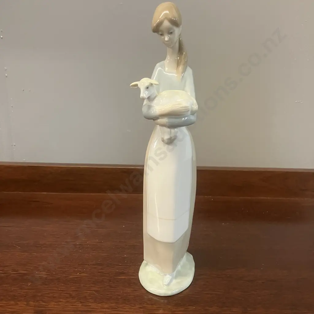Lladro Figure Young Girl With Lamb #4505, Retired 2002. H26.5cm Image 1++