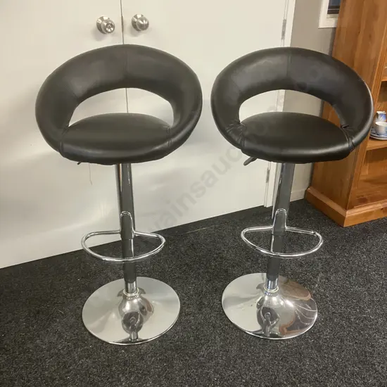 Pair of Black Barstools, Gaslift Adjustable, Round Pedestal Base
