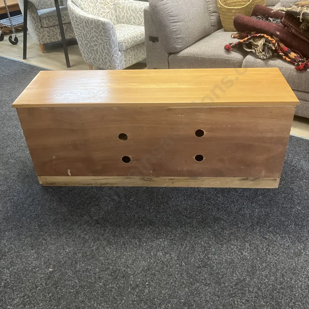 Oak 4 Door TV Stand / Sideboard. H59.5 W154 D48cm Image 1++