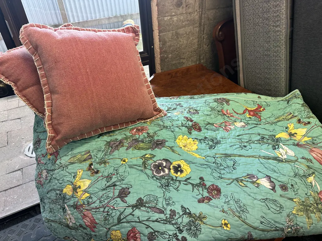 Queen Size Coverlet & Pink Cushions x2 Image 1++