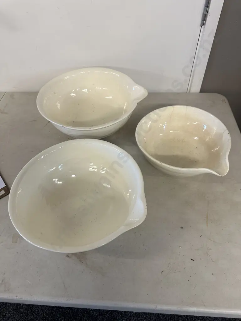 Large Antique Cream Mixing Bowls x3 Graduated Sizes Dia26-33 (as found) Image 1++