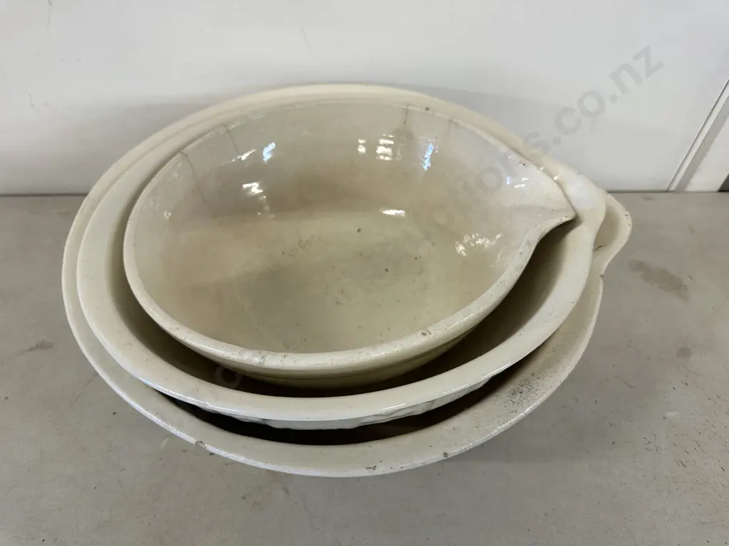 Large Antique Cream Mixing Bowls x3 Graduated Sizes Dia26-33 (as found) Image 1++