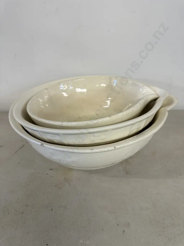 Large Antique Cream Mixing Bowls x3 Graduated Sizes Dia26-33 (as found) Image 1++