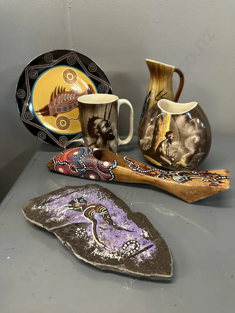 Selection Of China Items Including Australian Themed Plate, Vase Etc Image 1++