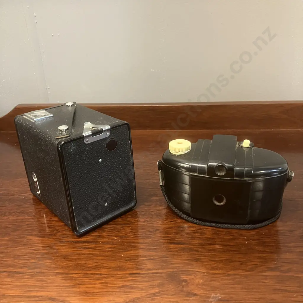 1950s Kodak Brownie 127 Film Bakelite Camera & Brownie Flash III - Made In England Image 1++