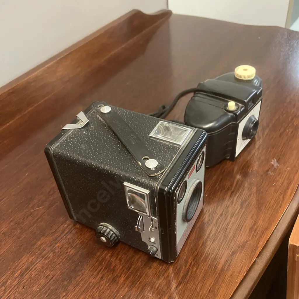 1950s Kodak Brownie 127 Film Bakelite Camera & Brownie Flash III - Made In England Image 1++