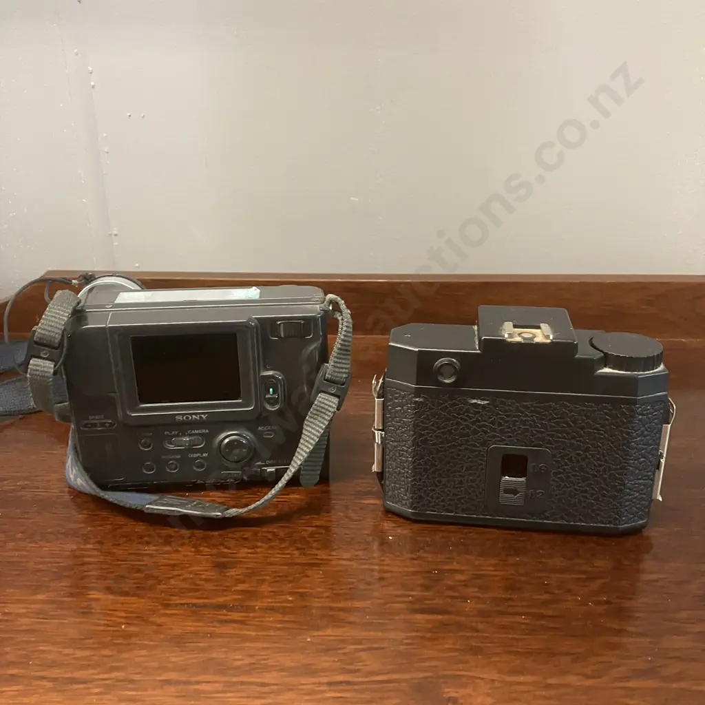 Sony MVC-FD73 0.3mp Mavica Digital Camera & Holga 120N Plastic 120 Film Viewfinder Camera Image 1++