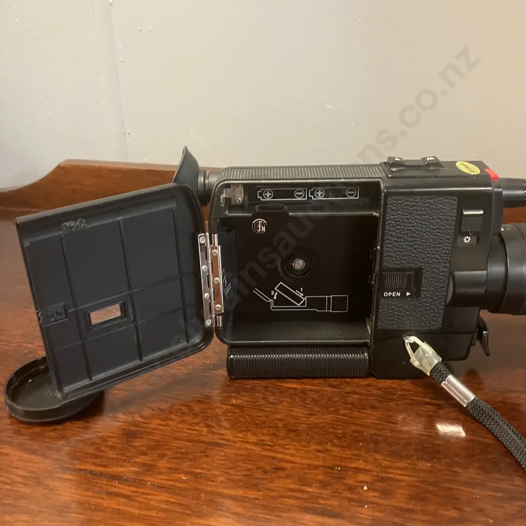Vintage Retro Canon 310XL Super 8 Movie Camera With 8.5 to 25.5mm Zoom f/1.0 Macro Lens -1975 Image 1++