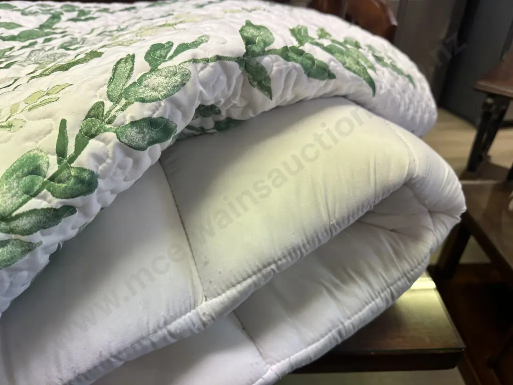 Queen Size Coverlet & Luxury Thick Mattress Topper Image 1++