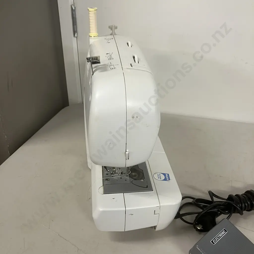 Brother BM-2600 Sewing Machine N19697 Image 1++