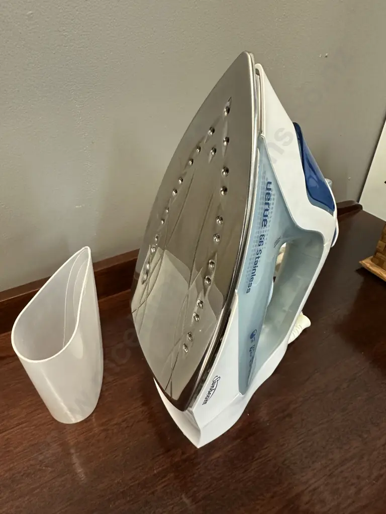 As New Sunbeam Verve 66 Stainless Iron Model SR6650 Image 1++