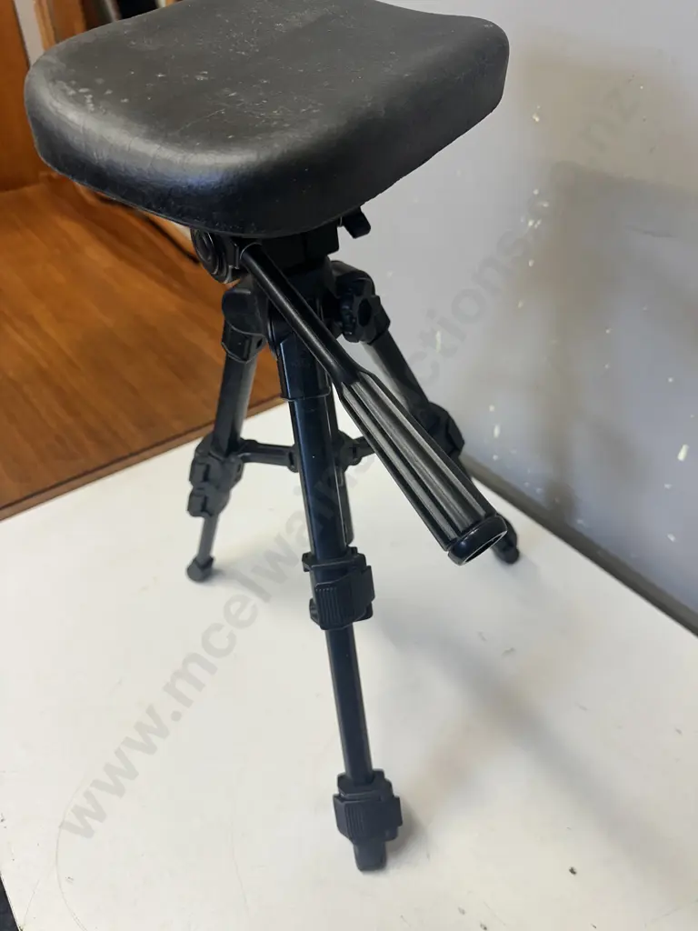 Velbon CX Adjustable Mini Tripod With Foot Rest  Image 1++