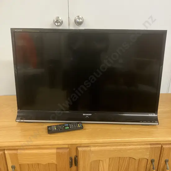 Sharp Aquos 32" LED Backlight TV - Model LC-32LE355X, With Wall Mount & Remote Control