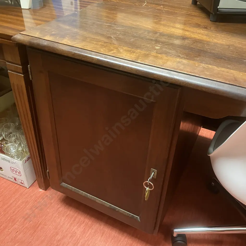 Mahogany 3 Drawer Bankers Desk With Key, Turned Feet. H76 W160 D87cm Image 1++