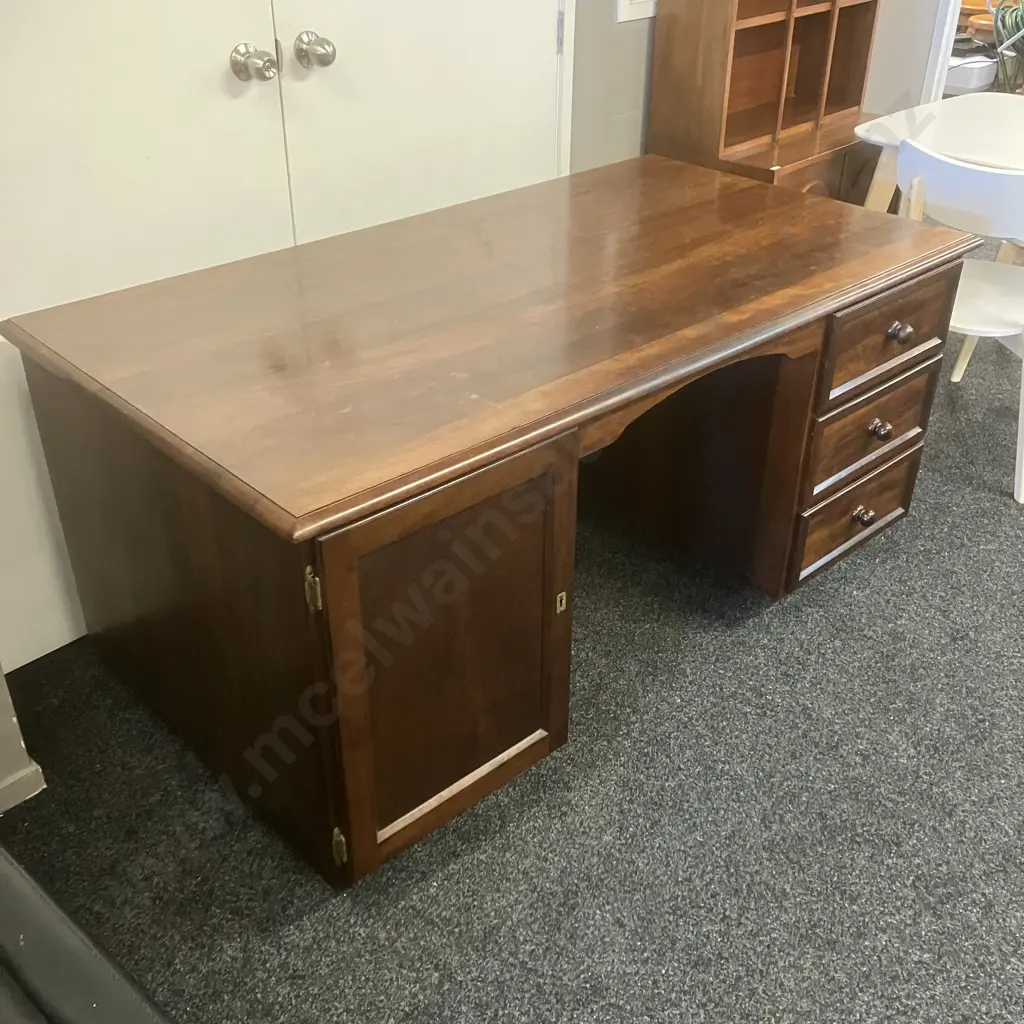 Mahogany 3 Drawer Bankers Desk With Key, Turned Feet. H76 W160 D87cm Image 1++