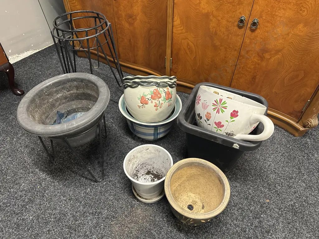 Pots, Pot Stands, Feet Image 1++