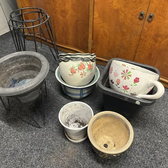 Pots, Pot Stands, Feet