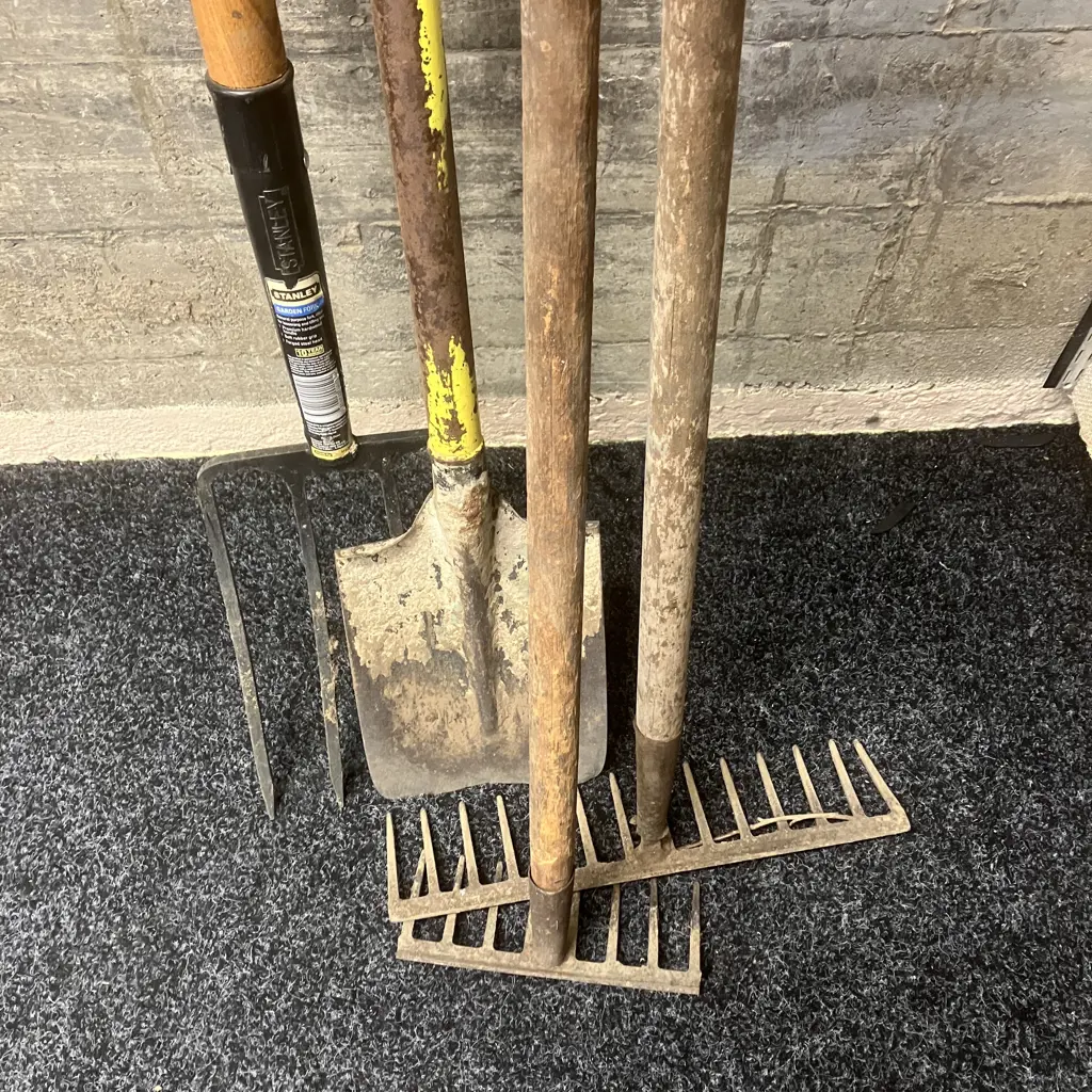 Garden Fork, Spade, Rakes Image 1++