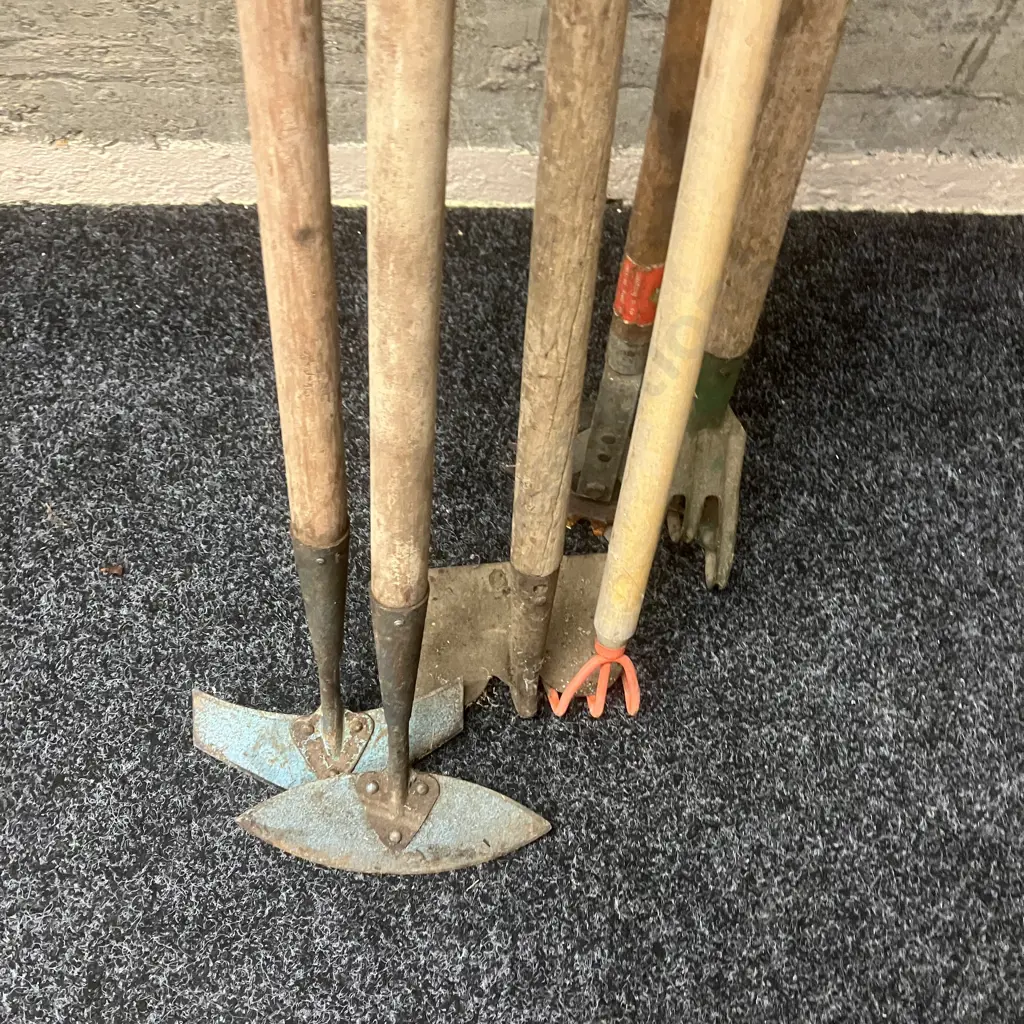 Garden Tools - Hoes, Tillers Etc Image 1++