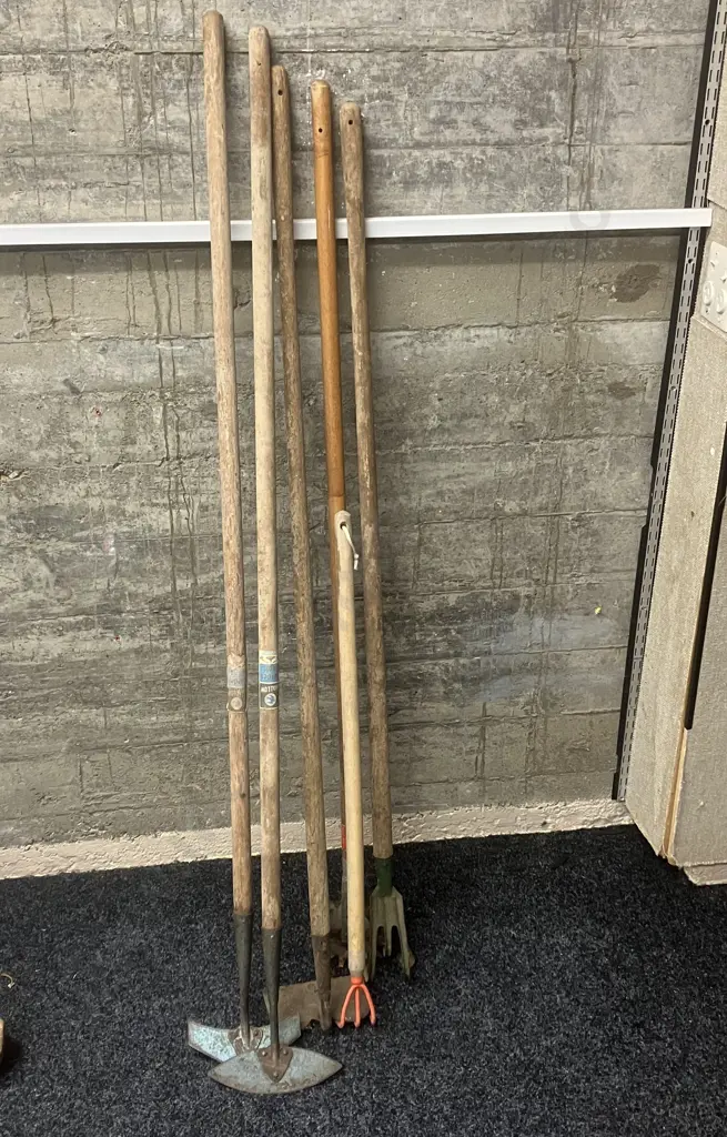 Garden Tools - Hoes, Tillers Etc Image 1++