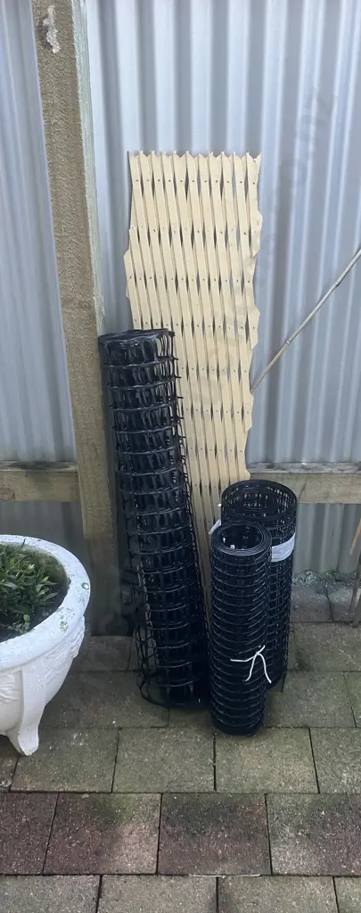 Plastic Mesh & Expanding Trellis Image 1++
