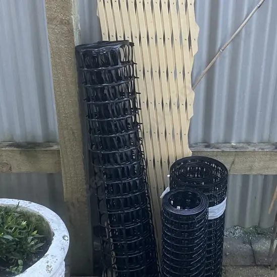 Plastic Mesh & Expanding Trellis
