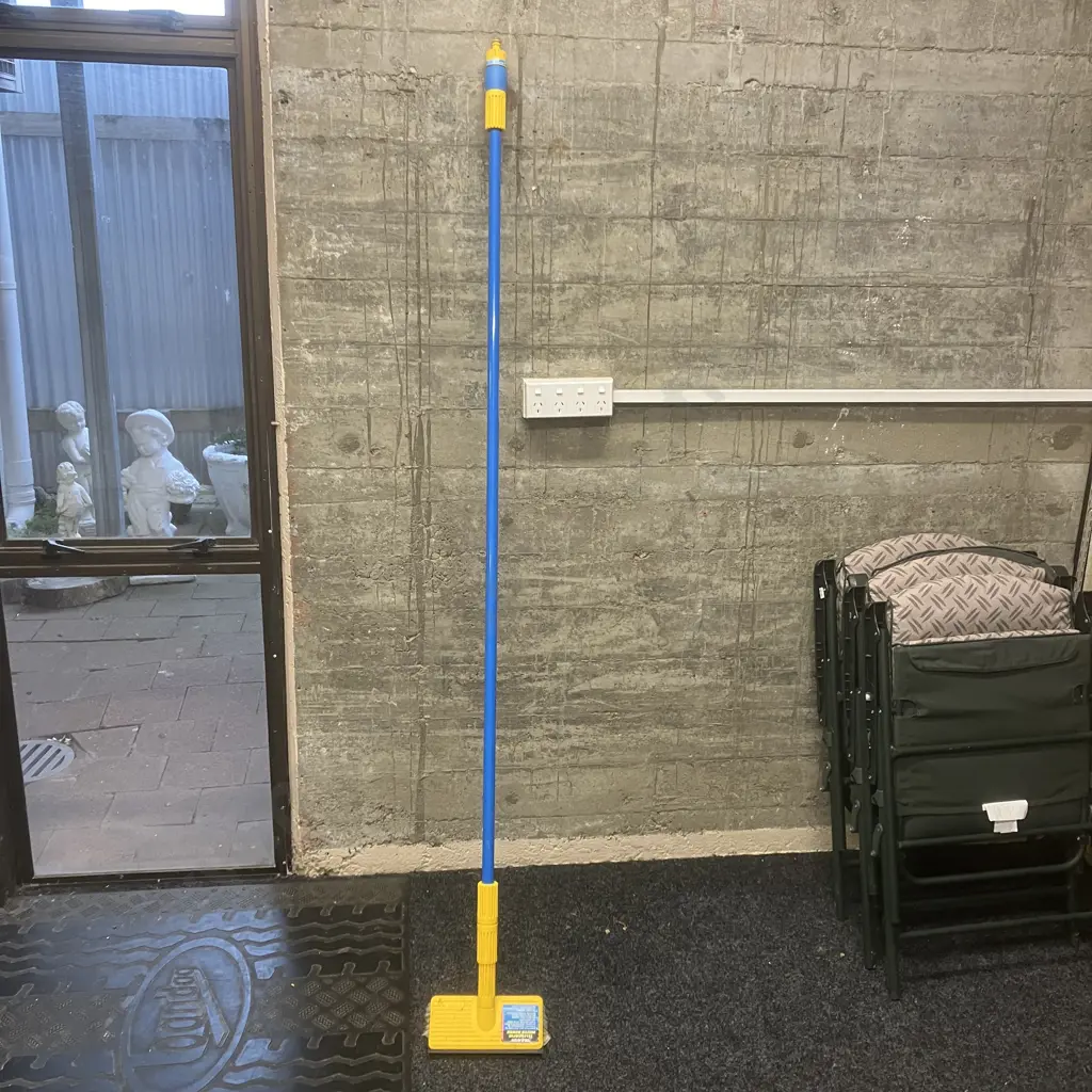 Extending House Wash Brush Image 1++
