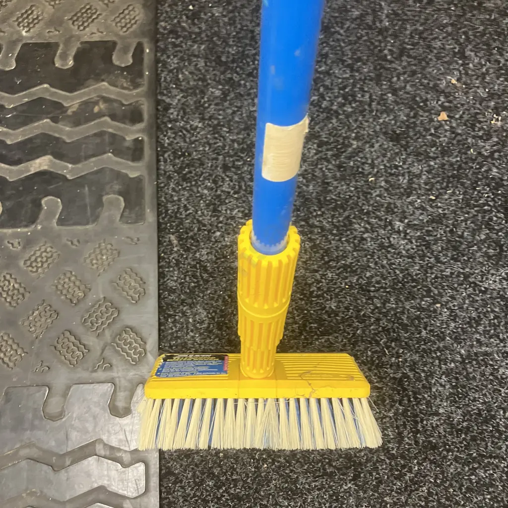 Extending House Wash Brush Image 1++