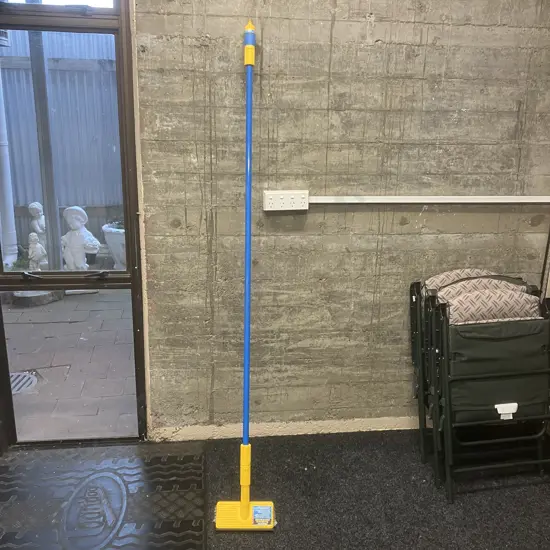 Extending House Wash Brush