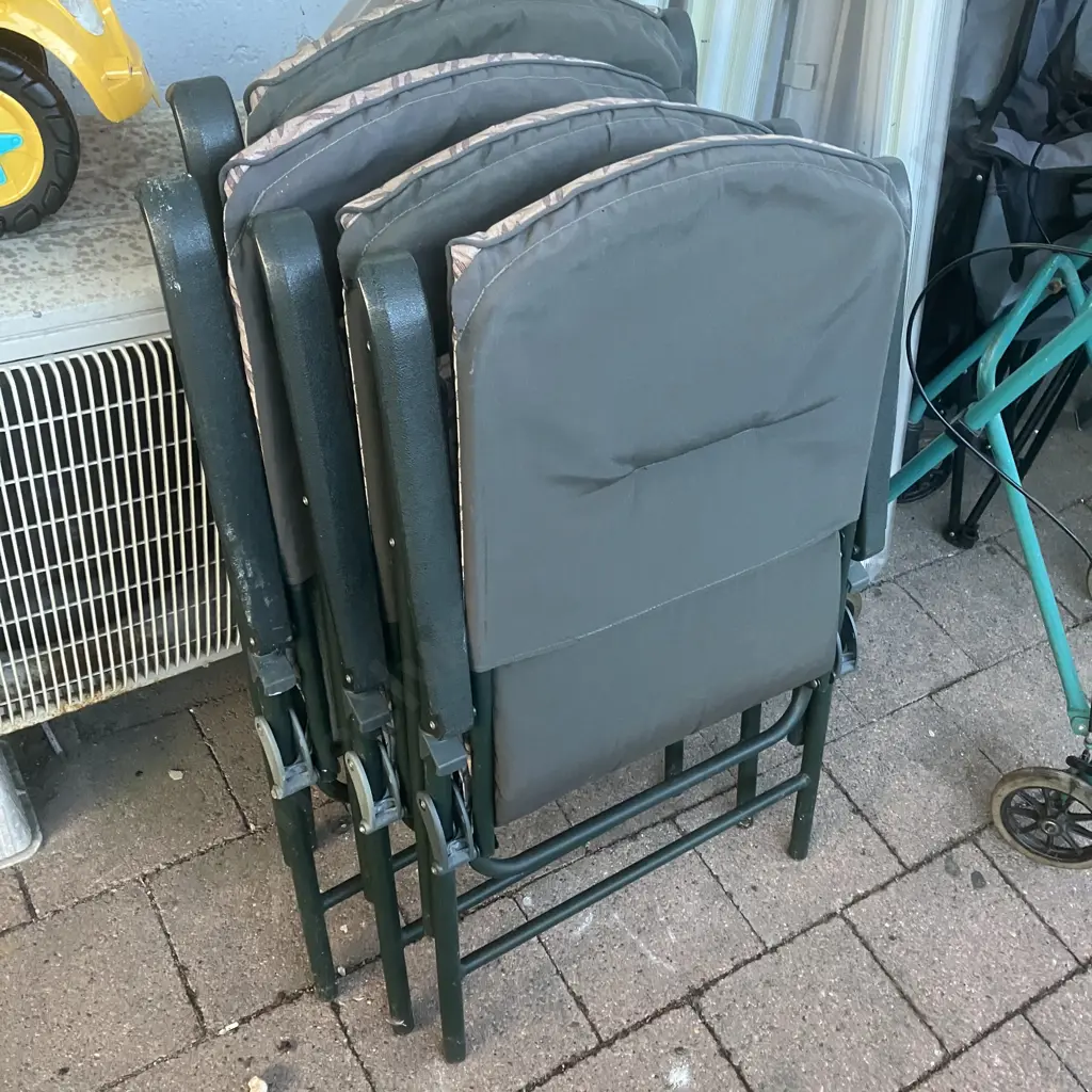 Set of Four Folding Camp Chairs Image 1++