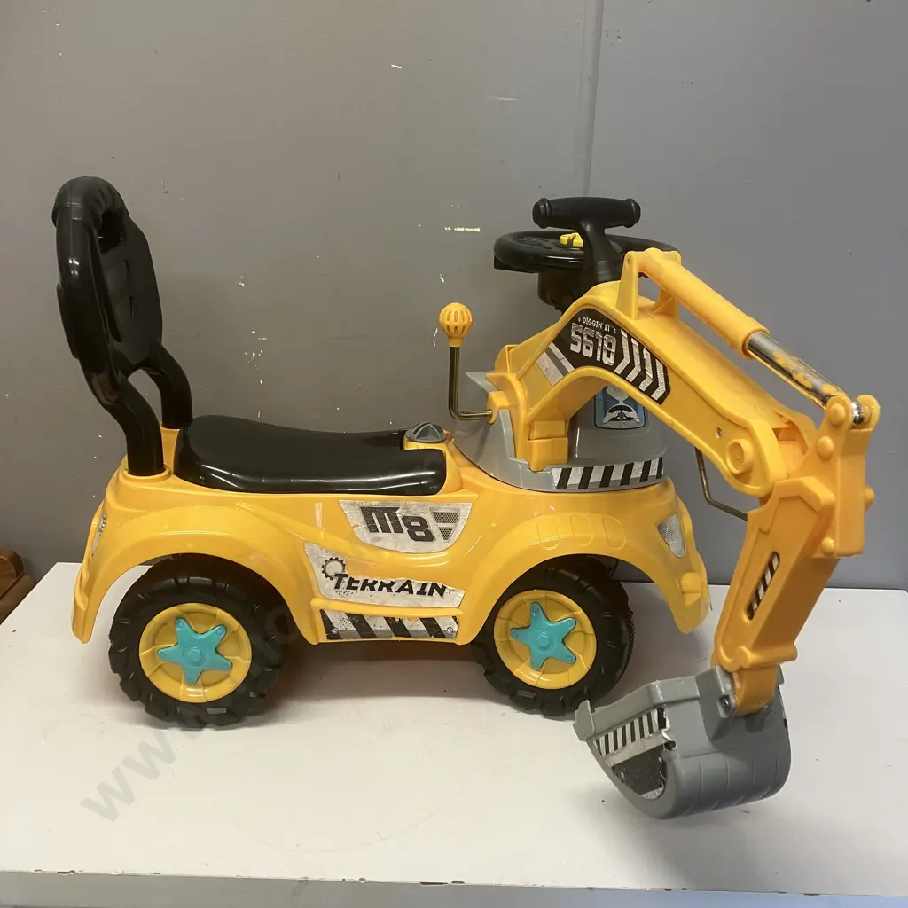 M8 Terrain Sit- On Kids Digger Image 1++