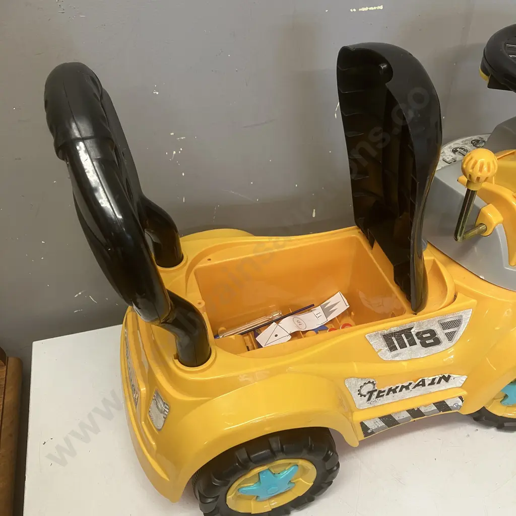 M8 Terrain Sit- On Kids Digger Image 1++