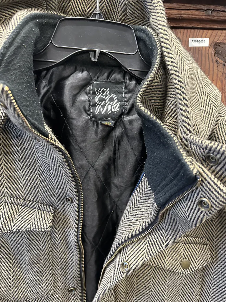 Volcom Size XL Mens Jacket With Detachable Hood Image 1++