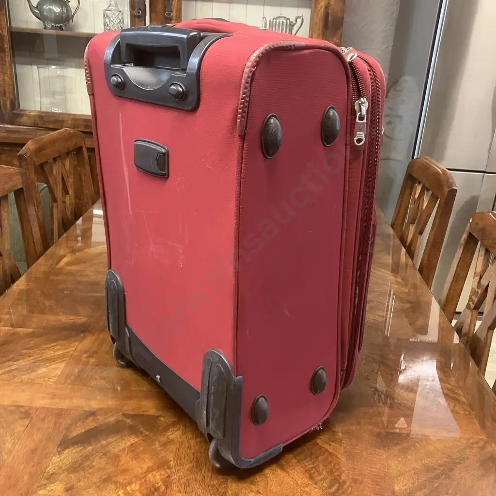 Voyager Red Small Wheeled Suitcase With Retracting Handle. Expanding. H58cm Image 1++