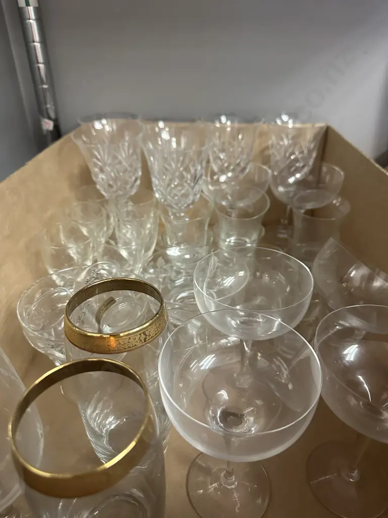 Assorted Crystal & Glass Items Image 1++
