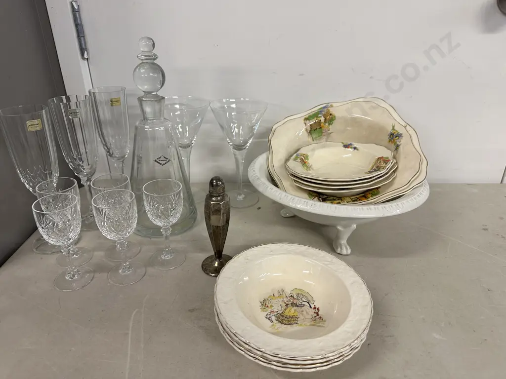 Assorted China & Crystal Items Including J.G Meakin Etc Image 1++