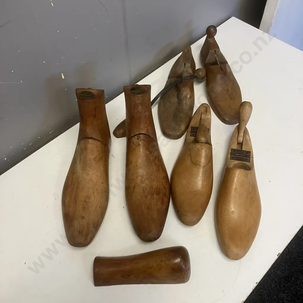 Assorted Shoe & Boot Trees Image 1++