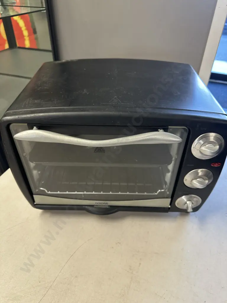 Goldair Bench Top Oven Model GMO300 Image 1++