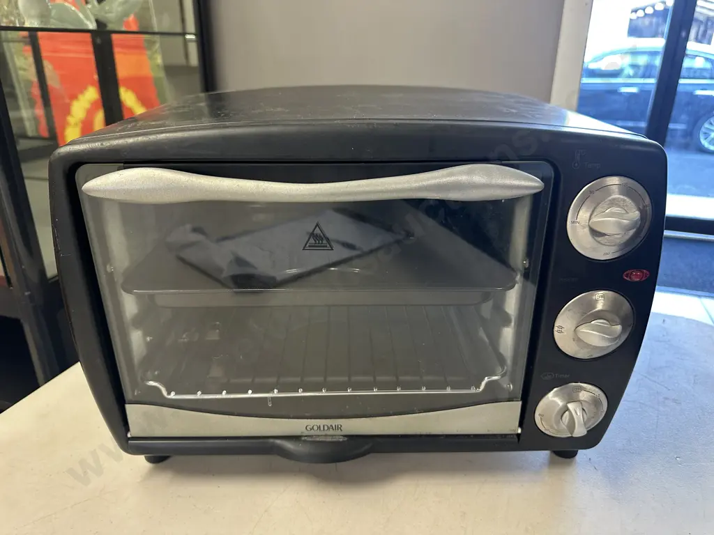Goldair Bench Top Oven Model GMO300 Image 1++
